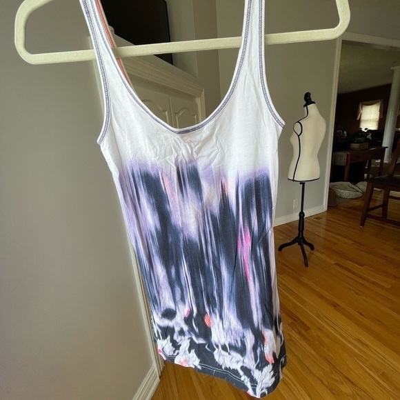 Lululemon size 2 tank top water color brush design - Picture 9 of 11
